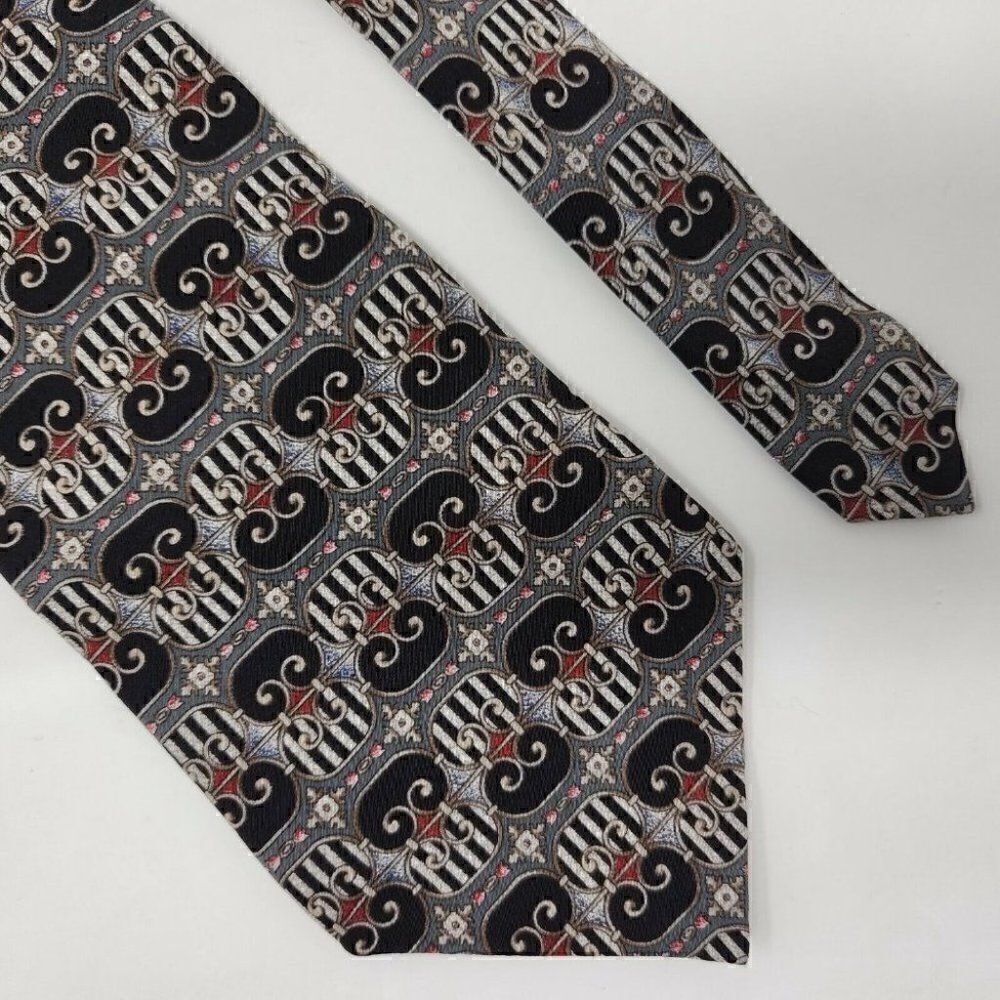 METROPOLITAN MUSEUM OF ART SILK TIE BLACK WHITE GRAY BAROQUE FOULARD 4"